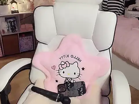 Snapshot of keelinnn19 chatting on 6, 1, 2026 keelinnn19 online show from 6, 1, 2026