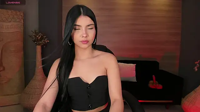 Snapshot of MiaLaurence chatting on 21, 2, 2026 MiaLaurence online show from 21, 2, 2026