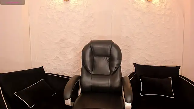 Snapshot of MiaLaurence chatting on 29, 4, 2026 MiaLaurence online show from 29, 4, 2026