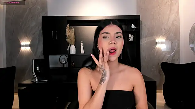 Snapshot of MiaLaurence chatting on 16, 6, 2026 MiaLaurence online show from 16, 6, 2026