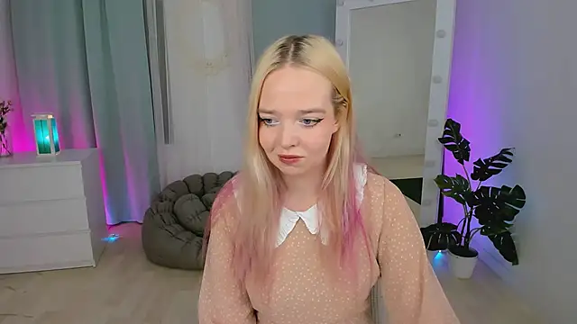 Snapshot of BellaMontgomery chatting on 6, 2, 2026 BellaMontgomery online show from 6, 2, 2026