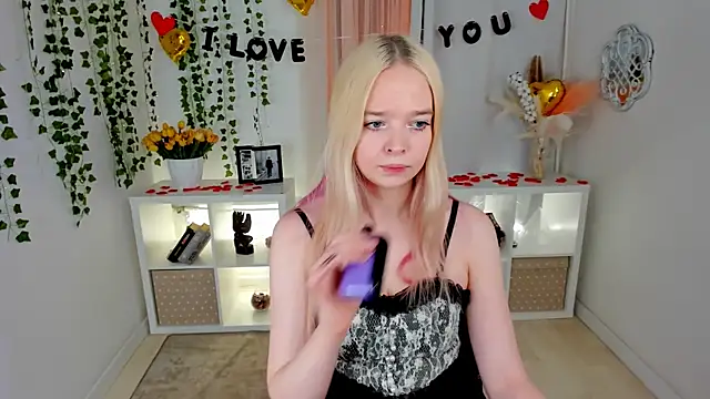 Snapshot of BellaMontgomery chatting on 9, 2, 2026 BellaMontgomery online show from 9, 2, 2026