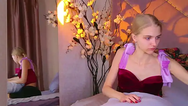 4example Chloe online show from 29, 10, 2025