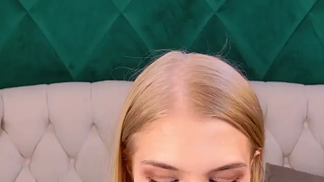 4example Chloe online show from 1, 4, 2026