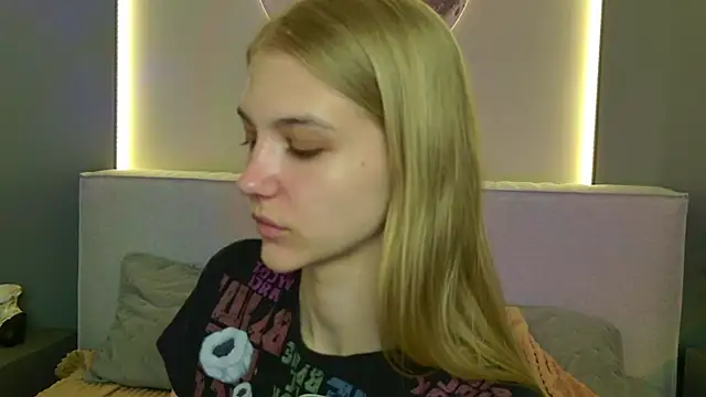 4example Chloe online show from 10, 4, 2026