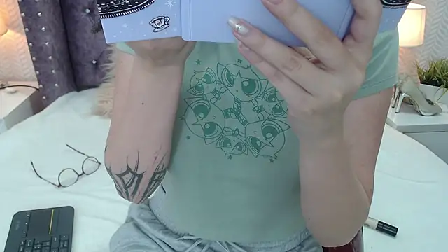Snapshot of RavenLove_ chatting on 28, 9, 2025 RavenLove online show from 28, 9, 2025