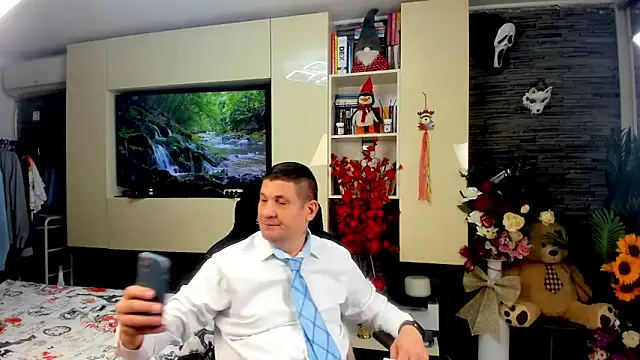 SpartacusDaddy48 online show from 10, 4, 2026