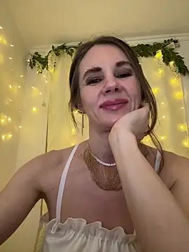 Snapshot of LucieMack chatting on 20, 4, 2026 LucieMack online show from 20, 4, 2026
