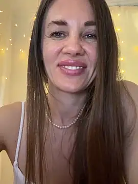 Snapshot of LucieMack chatting on 16, 5, 2026 LucieMack online show from 16, 5, 2026