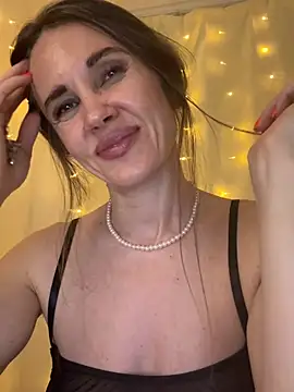 Snapshot of LucieMack chatting on 22, 5, 2026 LucieMack online show from 22, 5, 2026