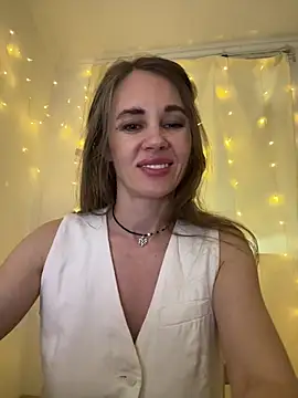 Snapshot of LucieMack chatting on 27, 5, 2026 LucieMack online show from 27, 5, 2026