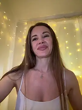 Snapshot of LucieMack chatting on 20, 6, 2026 LucieMack online show from 20, 6, 2026
