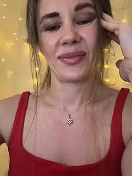 Snapshot of LucieMack chatting on 12, 7, 2026 LucieMack online show from 12, 7, 2026