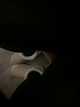 Snapshot of HiddenHoneyLDN chatting on 6, 10, 2025 HiddenHoneyLDN online show from 6, 10, 2025