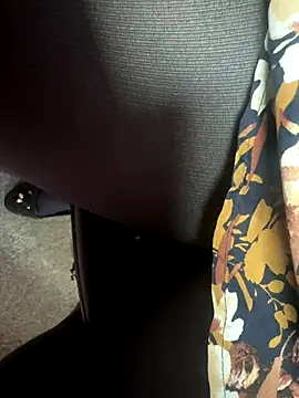 Snapshot of HiddenHoneyLDN chatting on 24, 10, 2025 HiddenHoneyLDN online show from 24, 10, 2025