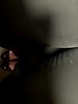 Snapshot of HiddenHoneyLDN chatting on 28, 10, 2025 HiddenHoneyLDN online show from 28, 10, 2025