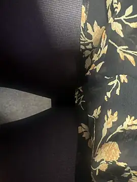 Snapshot of HiddenHoneyLDN chatting on 3, 11, 2025 HiddenHoneyLDN online show from 3, 11, 2025