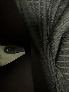 Snapshot of HiddenHoneyLDN chatting on 5, 11, 2025 HiddenHoneyLDN online show from 5, 11, 2025