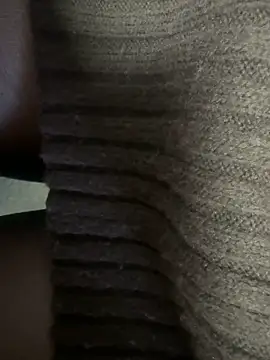 Snapshot of HiddenHoneyLDN chatting on 6, 11, 2025 HiddenHoneyLDN online show from 6, 11, 2025