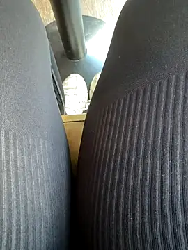 Snapshot of HiddenHoneyLDN chatting on 8, 11, 2025 HiddenHoneyLDN online show from 8, 11, 2025