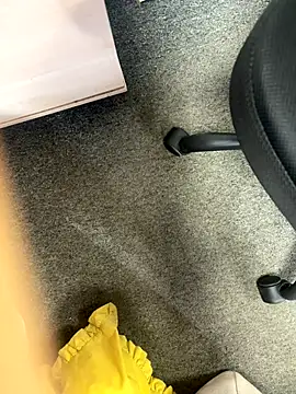 Snapshot of HiddenHoneyLDN chatting on 12, 11, 2025 HiddenHoneyLDN online show from 12, 11, 2025