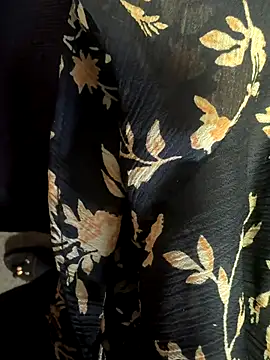 Snapshot of HiddenHoneyLDN chatting on 5, 12, 2025 HiddenHoneyLDN online show from 5, 12, 2025