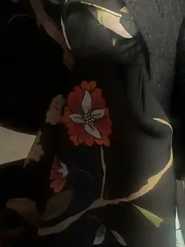 Snapshot of HiddenHoneyLDN chatting on 17, 12, 2025 HiddenHoneyLDN online show from 17, 12, 2025