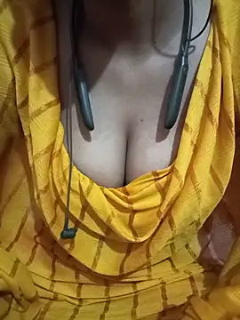 Snapshot of kaviyaponnu0987 chatting on 7, 6, 2026 kaviyaponnu0987 online show from 7, 6, 2026