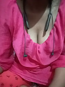 Snapshot of kaviyaponnu0987 chatting on 5, 7, 2026 kaviyaponnu0987 online show from 5, 7, 2026