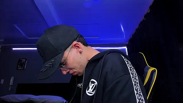 alexgiraldo   online show from 3, 11, 2025