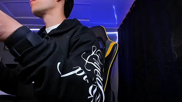 Snapshot of alexgiraldo__ chatting on 3, 12, 2025 alexgiraldo online show from 3, 12, 2025