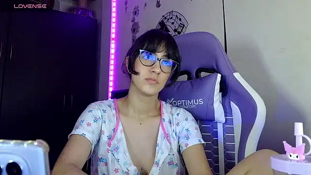 Snapshot of AvlieQueen chatting on 11, 1, 2026 AvlieQueen online show from 11, 1, 2026