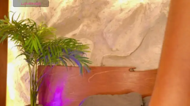 Snapshot of alisonn_moon chatting on 7, 5, 2026 alisonn moon online show from 7, 5, 2026