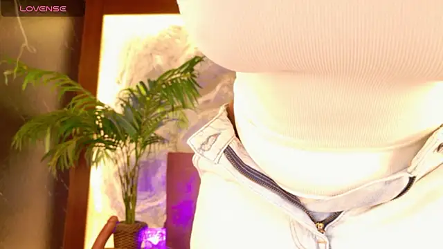 Snapshot of alisonn_moon chatting on 3, 6, 2026 alisonn moon online show from 3, 6, 2026