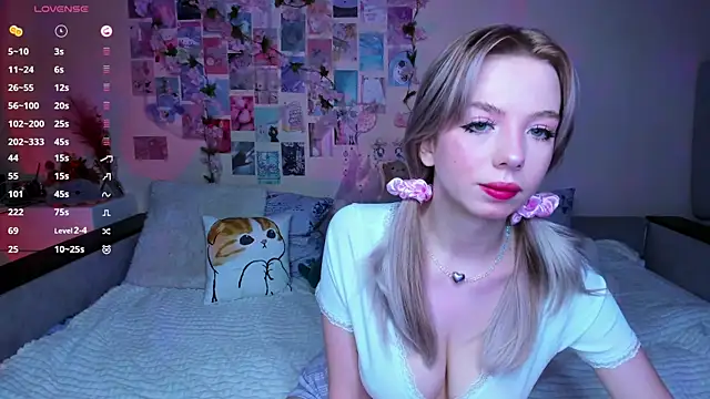 CortneyCane online show from 28, 11, 2025