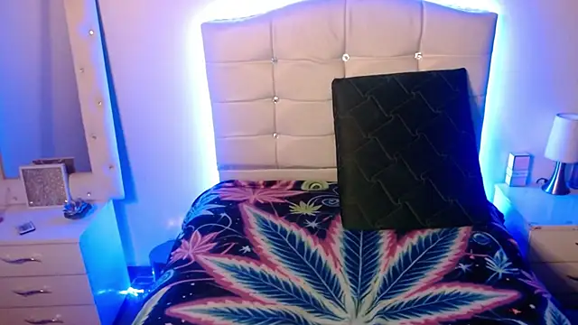 Snapshot of elapetitie chatting on 15, 11, 2025 elapetitie online show from 15, 11, 2025