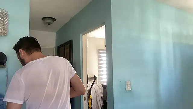 Snapshot of Alexitho25 chatting on 26, 10, 2025 Alexitho25 online show from 26, 10, 2025