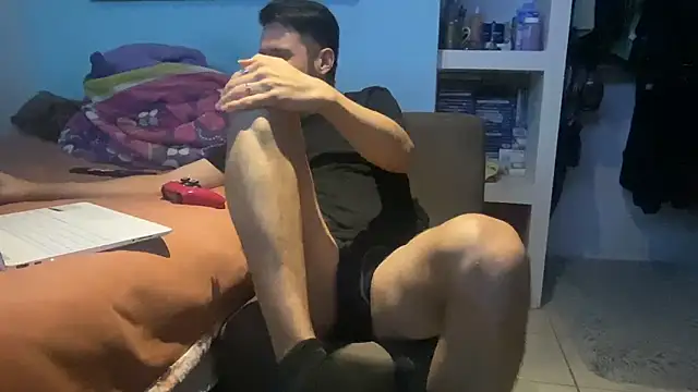 Snapshot of Alexitho25 chatting on 23, 11, 2025 Alexitho25 online show from 23, 11, 2025