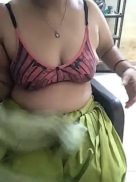 Snapshot of Diya-Sharmaa chatting on 4, 10, 2025 Diya-Sharmaa online show from 4, 10, 2025