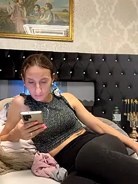 Snapshot of Emilia_Mausi chatting on 17, 11, 2025 Emilia Mausi online show from 17, 11, 2025