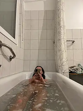 Emilia Mausi online show from 2, 4, 2026