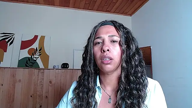 IVONNE COLLINS33 online show from 14, 10, 2025