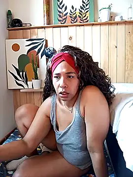 IVONNE COLLINS33 online show from 28, 10, 2025