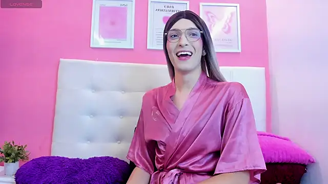 Snapshot of Macarena_05 chatting on 20, 10, 2025 Macarena 05 online show from 20, 10, 2025