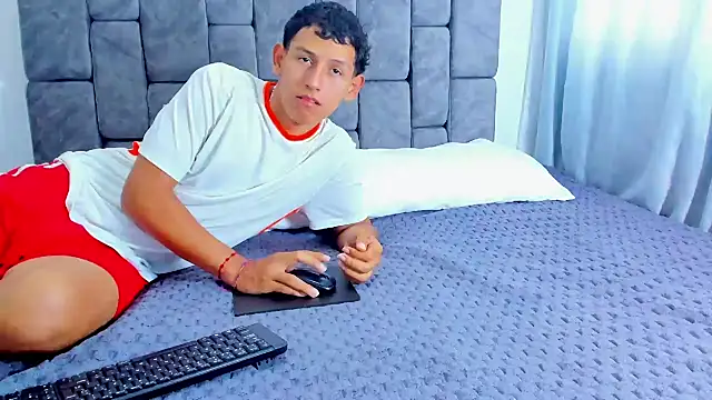 Snapshot of Felipe_Gonzales chatting on 12, 10, 2025 Felipe Gonzales online show from 12, 10, 2025