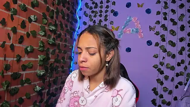 yumi hanna online show from 6, 11, 2025