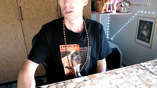 Snapshot of sakiramissy chatting on 9, 10, 2025 sakiramissy online show from 9, 10, 2025