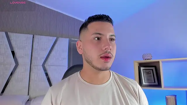 Snapshot of Axel_grey_ chatting on 27, 5, 2026 Axel grey online show from 27, 5, 2026