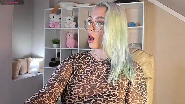 Vickie Nelsson online show from 17, 9, 2025