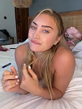 Snapshot of auriangel chatting on 1, 2, 2026 auriangel online show from 1, 2, 2026